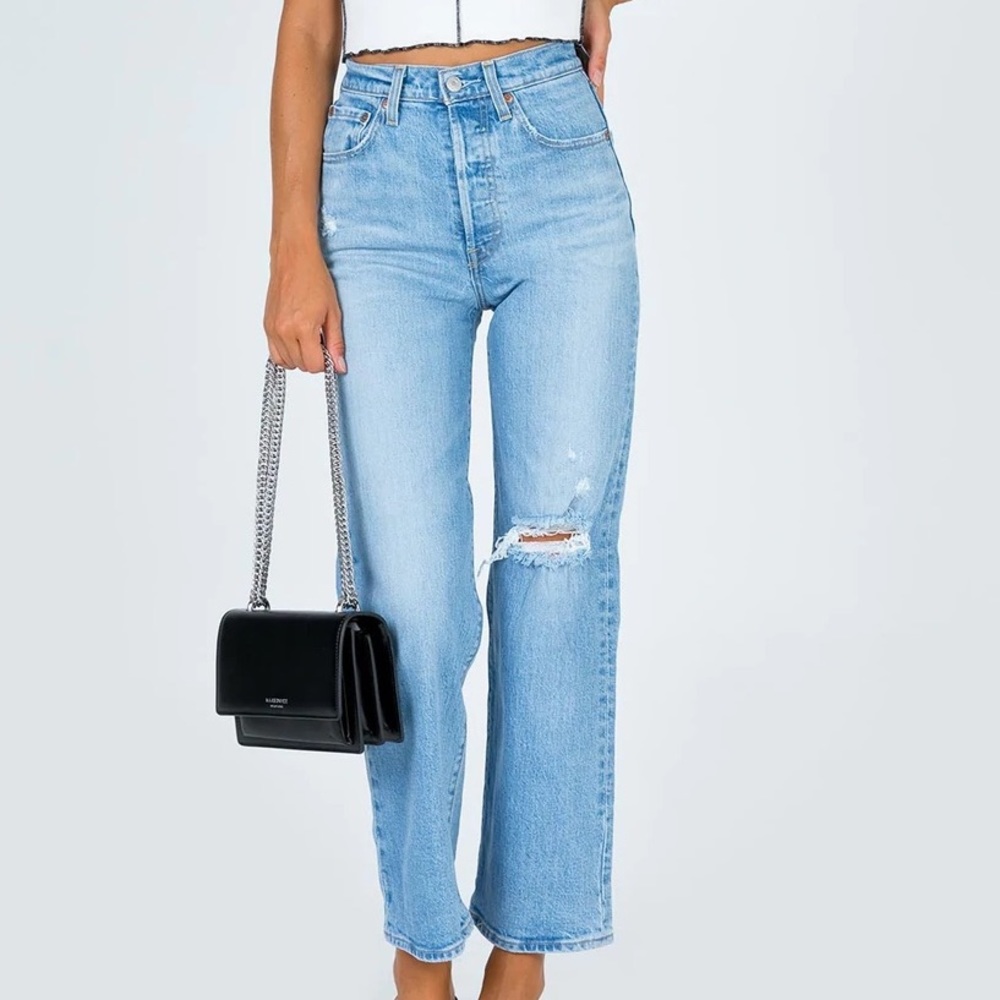 LEVI’S rib cage straight ripped ankle jeans size 28